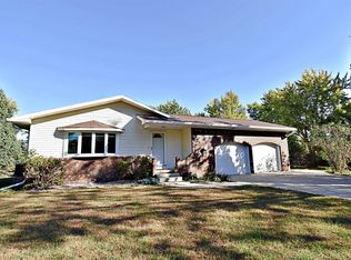 206 8th St SW, Independence, IA 50644