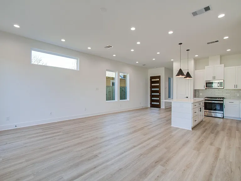 4425 Providence St — Photo 8
