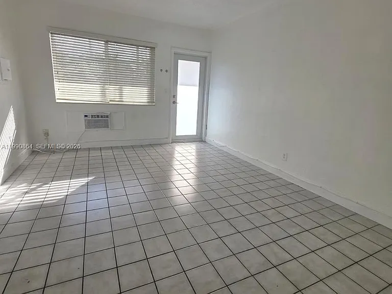 7155 Rue Notre Dame #9 — Photo 4