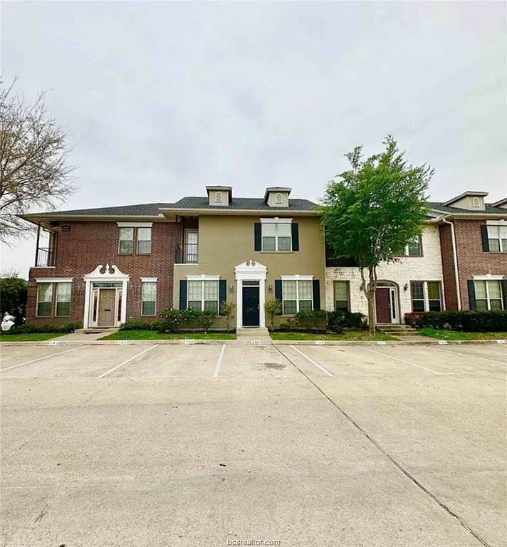 Building Photo - 318 Forest Dr