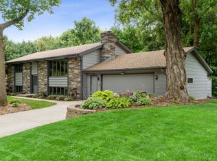 709 Valley Dr SE, Saint Michael, MN 55376
