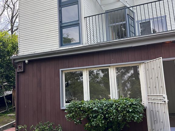 2nd image of 1930 Rosebud Ave