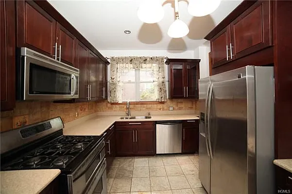 Rented by Douglas Elliman | media 27