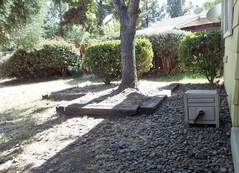 8209 Manhattan Dr — Photo 16