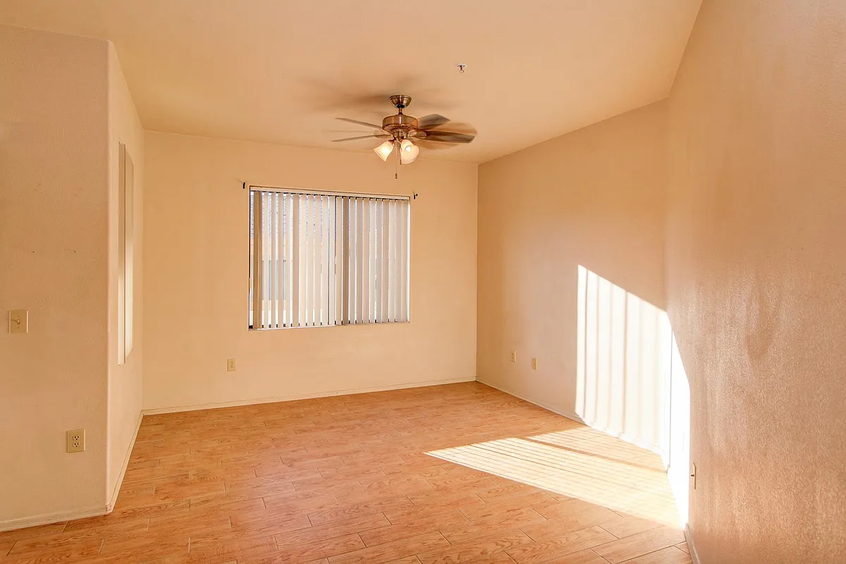 Building Photo - 2550 E River Rd #5204