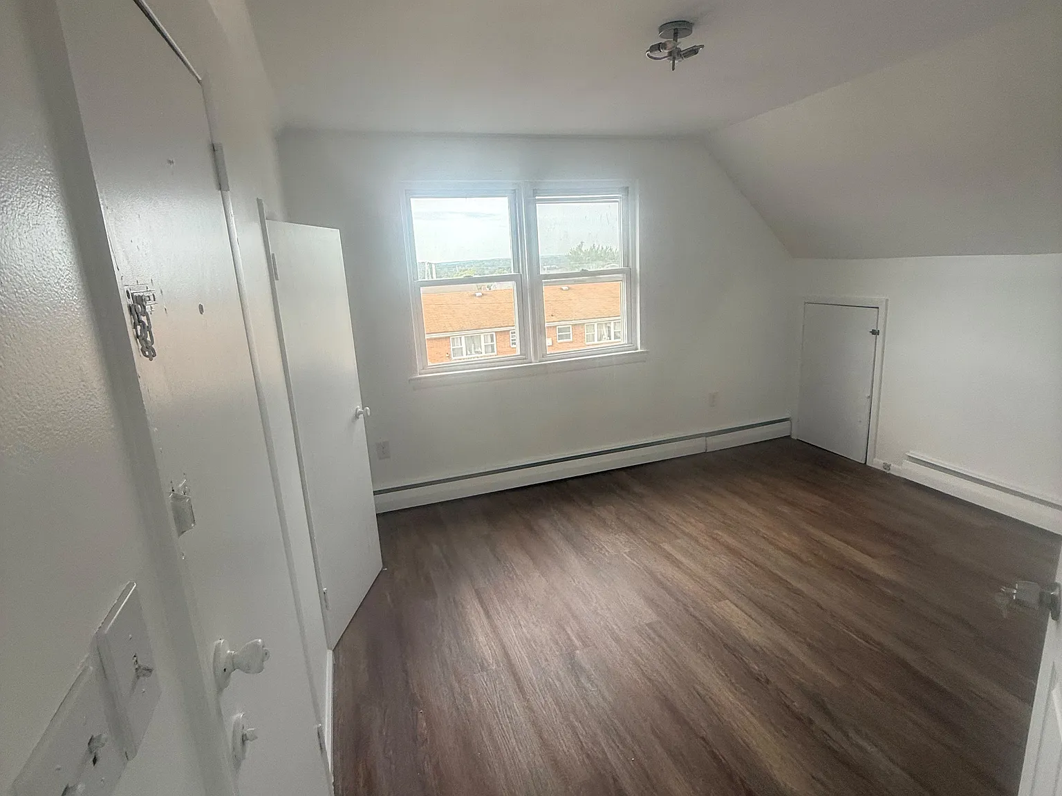 3 bed, $2,000 — Photo 3