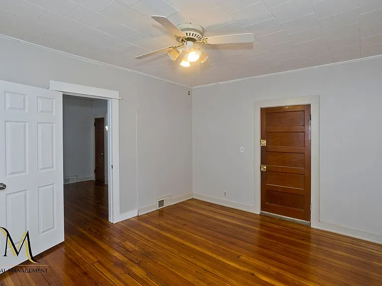 61 Hill St — Photo 8