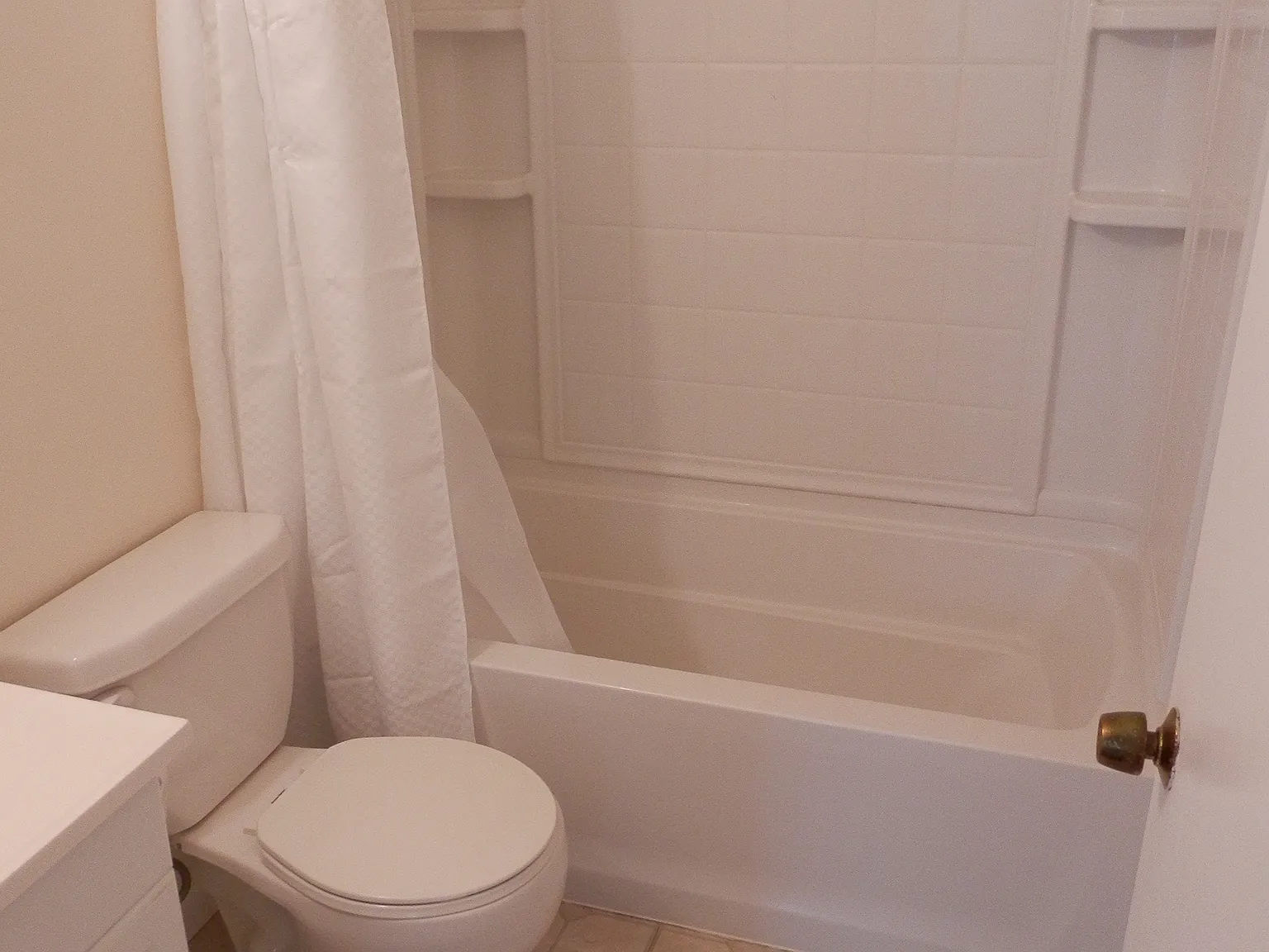 3 bed, 2230 sqft, $2,099 — Photo 4