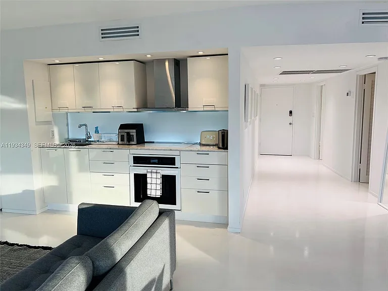 900 Bay Dr #315 — Photo 14