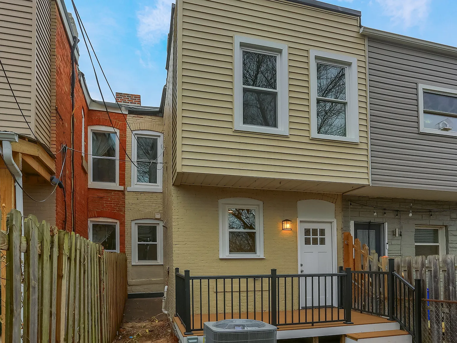 3 bed, 1.5 bath, 1488 sqft, $2,300 — Photo 4