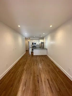 Rented by Max Apt LLC | media 15
