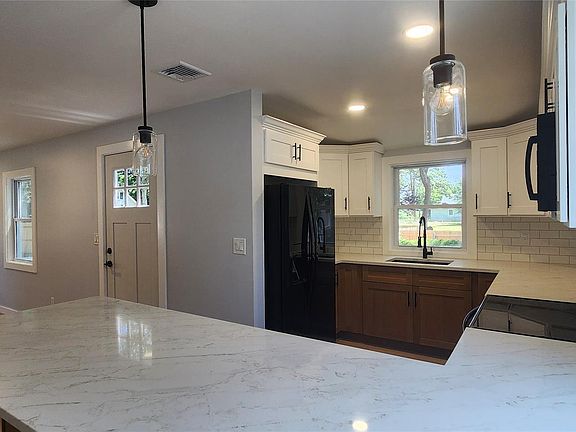 5th image of 68 Montauk Drive