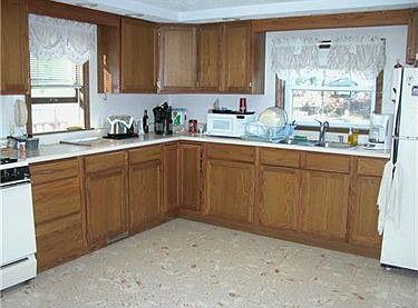 4th image of 180 Birchwood Dr