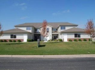 N7731 Vicksburg Way APT 4, Oconomowoc, WI 53066
