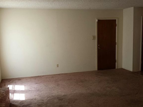 4th image of 403 Park Dr