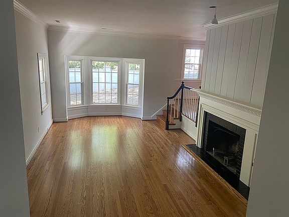 2nd image of 1101 Bridle Ln