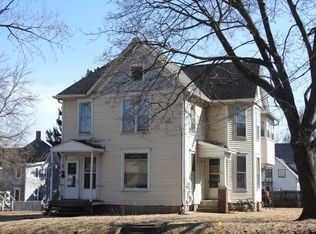 211-211 1/2 N West Ave, Freeport, IL 61032