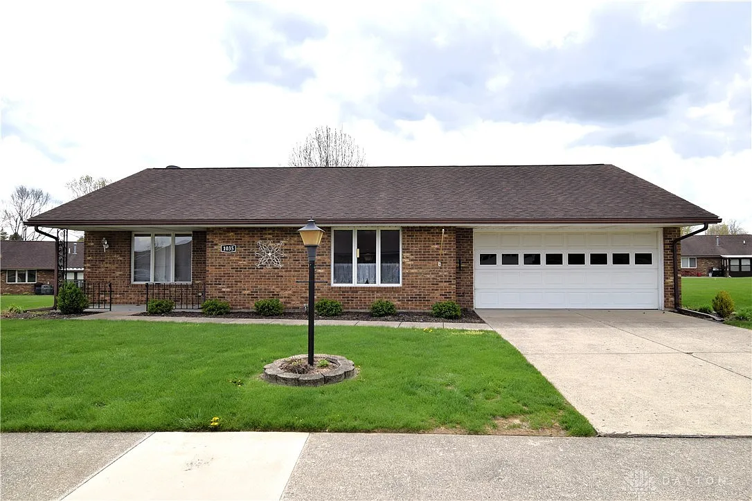1035 Bradford Dr photo 1