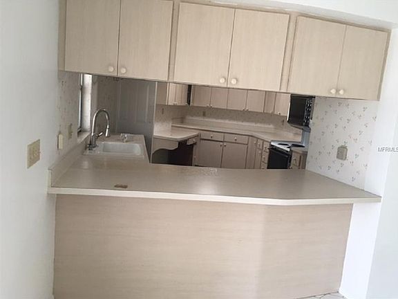 2nd image of 3740 Torrey Pines Blvd