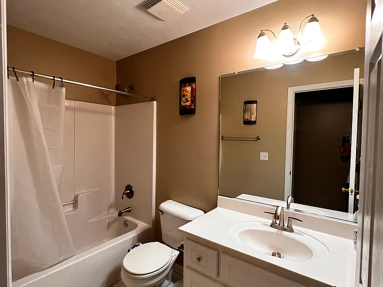 4046 Dowling Dr — Photo 12
