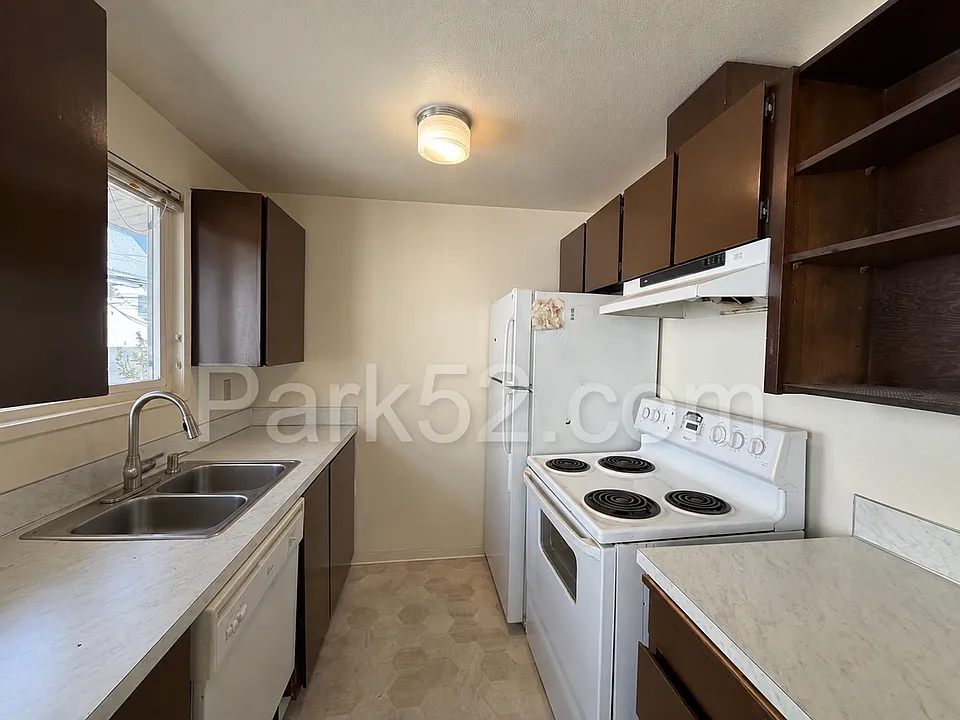 631 N Fife St #6