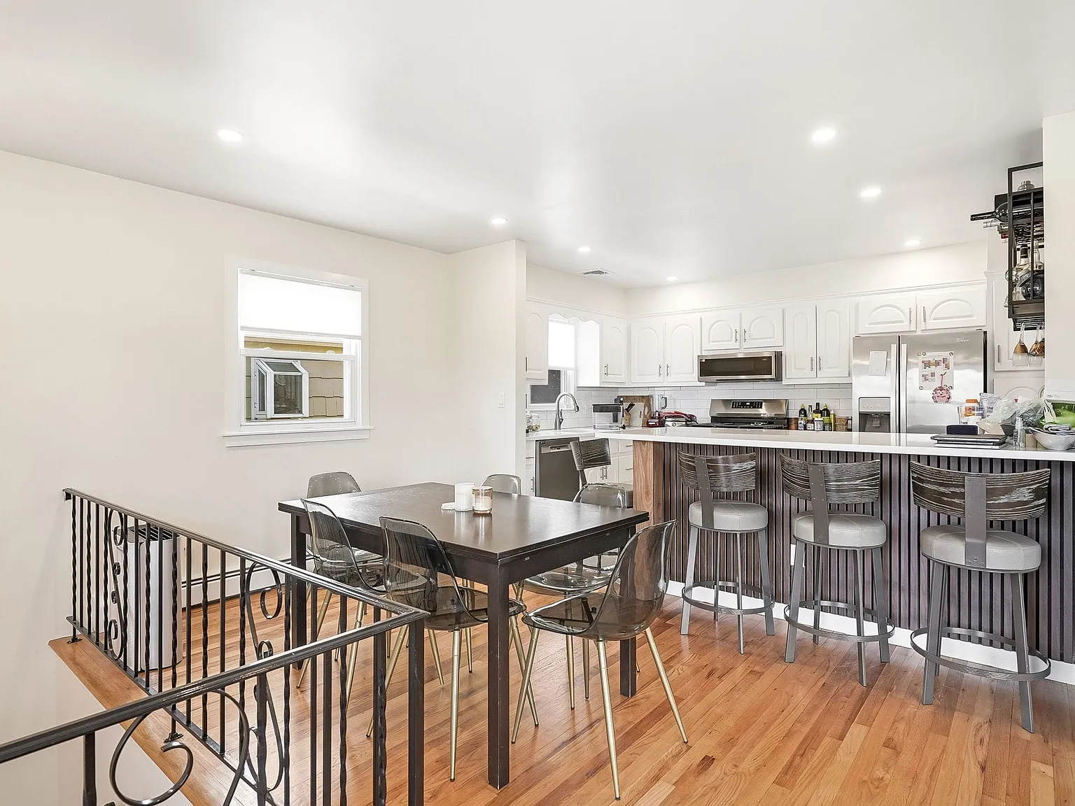 3 bed, 3.0 bath, 2168 sqft, $10,000 — Photo 3