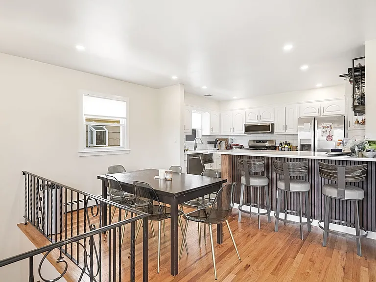 56 Wainwright St — Photo 3