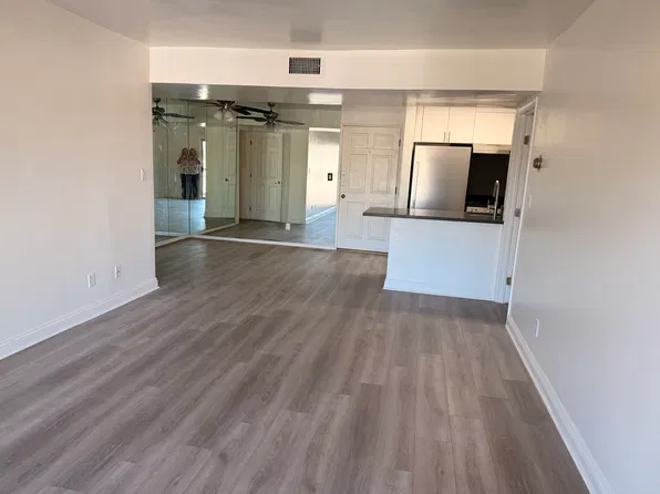 18307 Burbank Blvd, Tarzana, CA