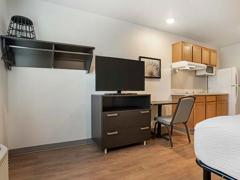 Studio Suite - 1 Queen Bed