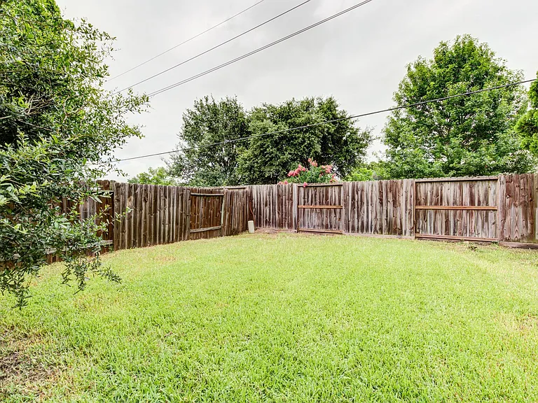 7322 Parkland Manor Dr — Photo 23