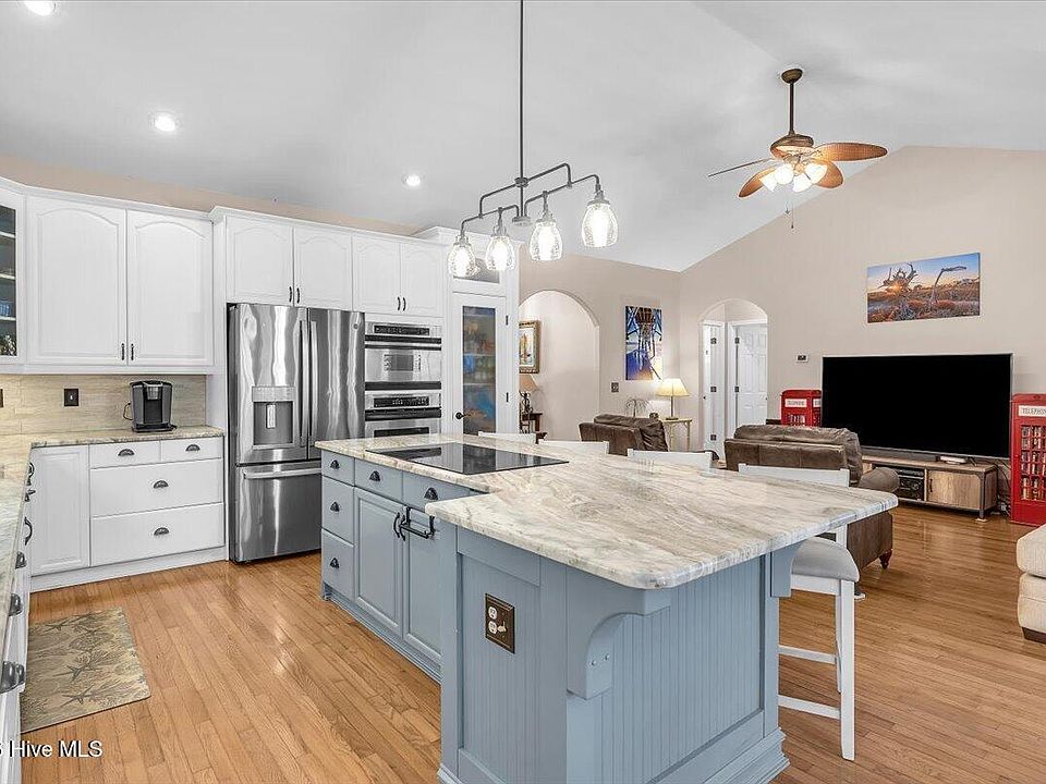 1st image of 102 SW 22nd Street