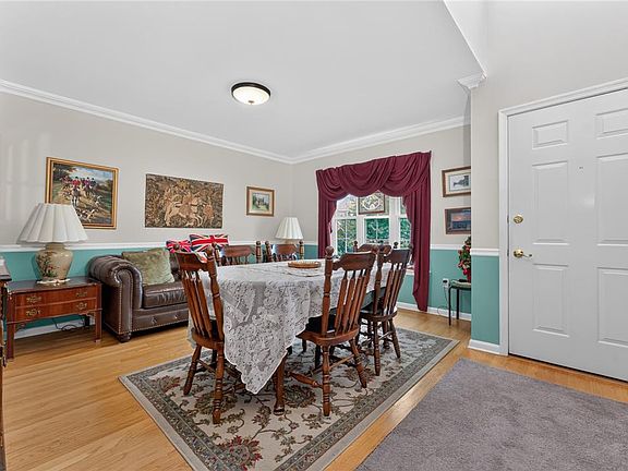 3rd image of 198 Park Ridge Dr