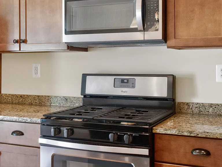 2942 Templehof Ct — Photo 15
