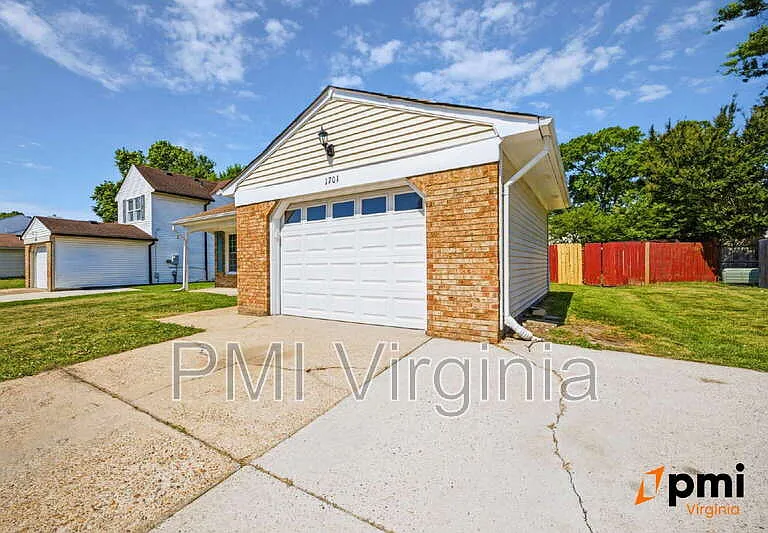 1701 Darrow St — Photo 34