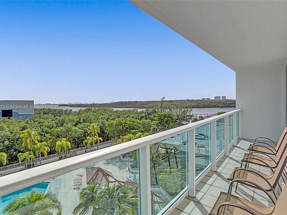 4th image of 100 Bayview Dr APT 724