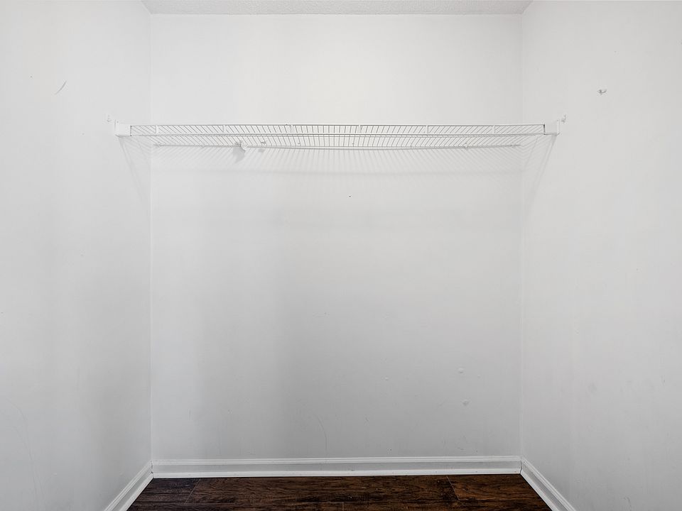 1st image of 340 Scarlet Oak Dr #1