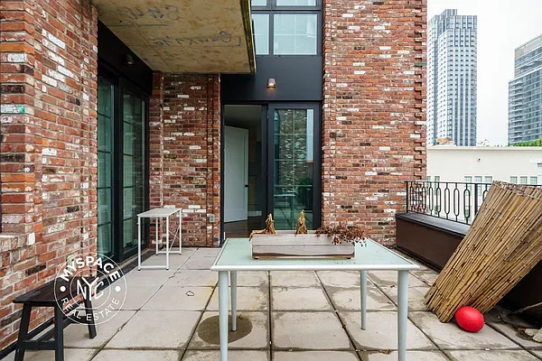 Rented by MySpaceNYC | media 26