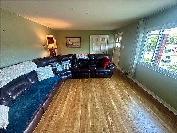 5th image of 1702 Fawcett Ave