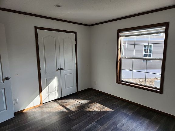 4th image of 38 Joymar Dr