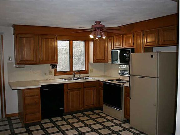 4th image of 3 Greenville Ave