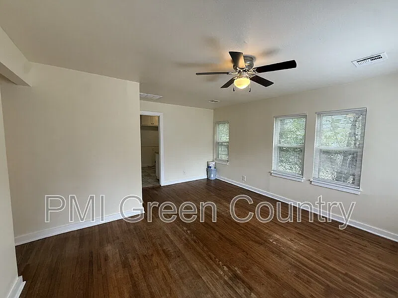 3 bed, 2.0 bath, $1,195 — Photo 2