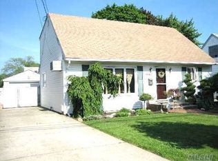 2467 Freeport St, Wantagh, NY 11793