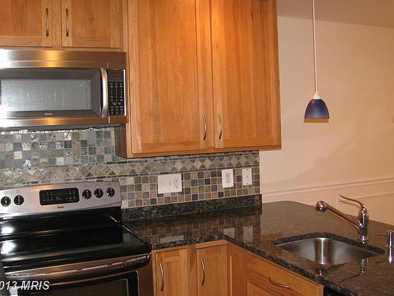 3rd image of 7924 Carrousel Ct