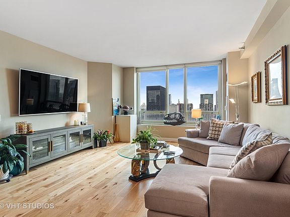 4th image of 33 W Ontario St APT 54D