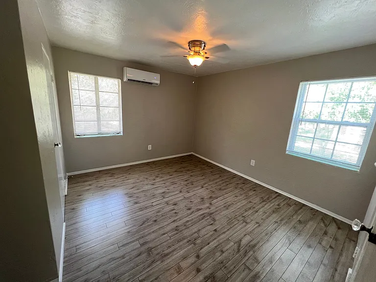701 Bay St NE #3 — Photo 3