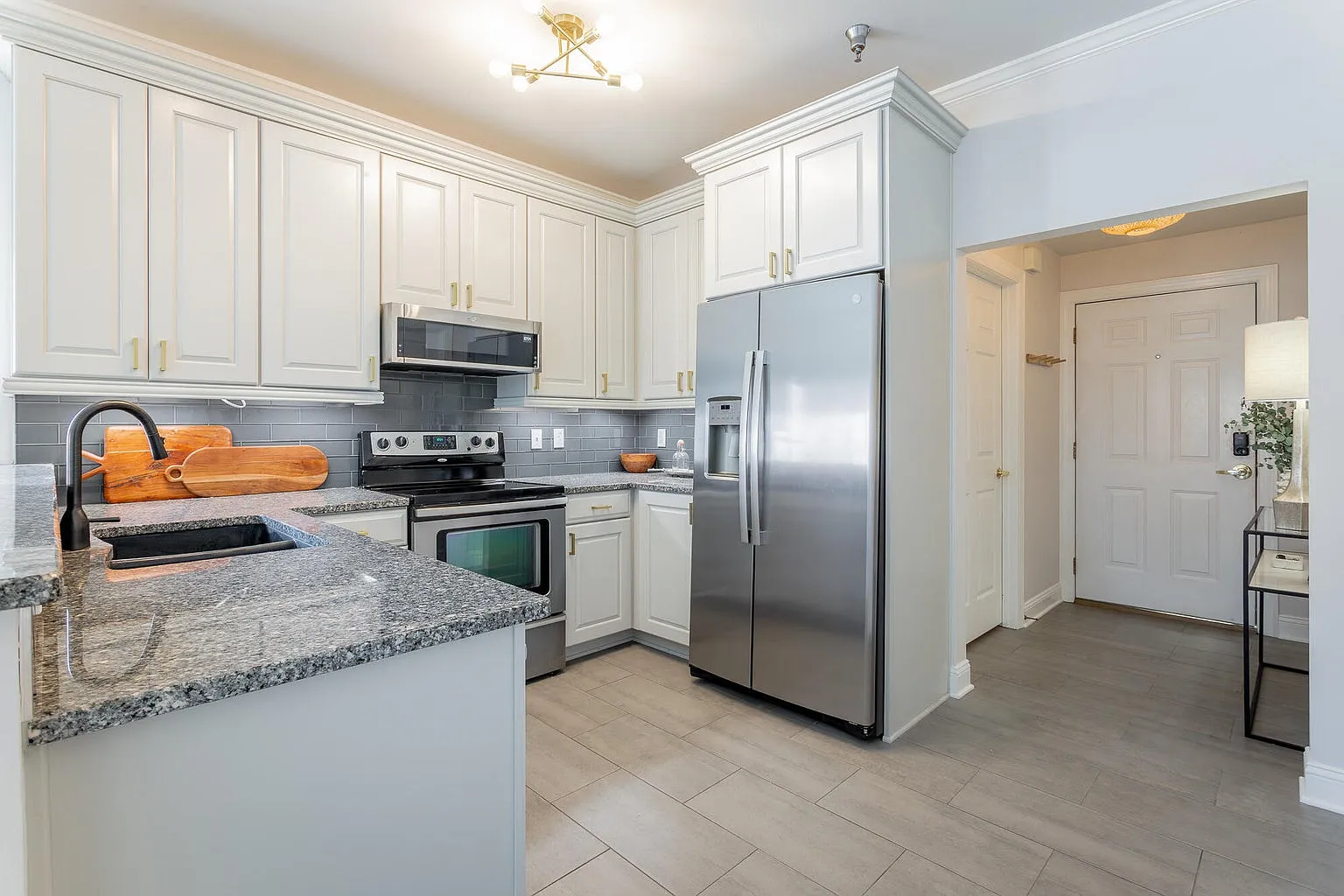 2 bed, 975 sqft, $2,250 — Photo 1