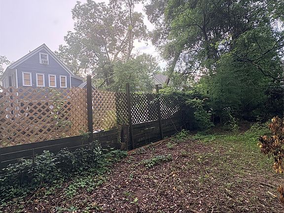 3rd image of 419 Burton Ave
