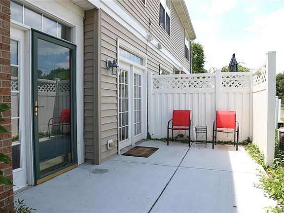 2nd image of 2271 Colfax Ln #6