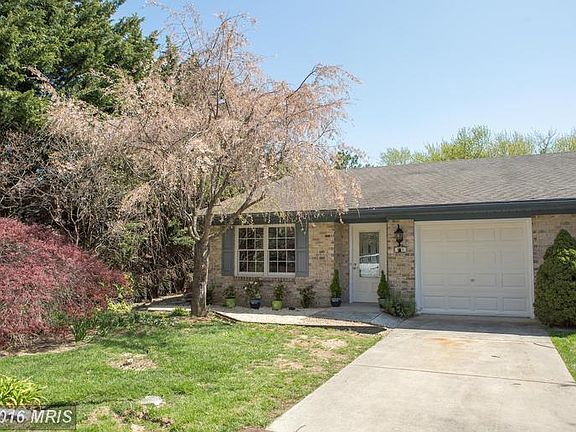 2nd image of 848 W Irvin Ave