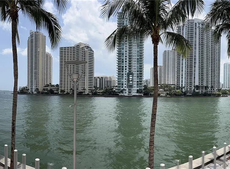 335 Biscayne Blvd #2900 — Photo 7